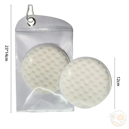 brosses pour enlever le sable des pieds et pochette blanc