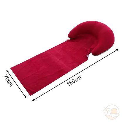tapis de plage avec oreiller rouge